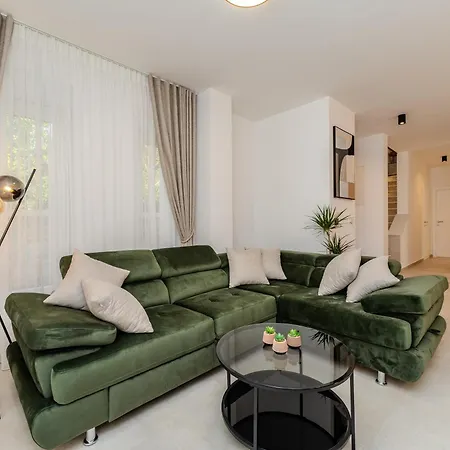 Βίλα New Luxury With Private Pool - By Ta Leut Agency *