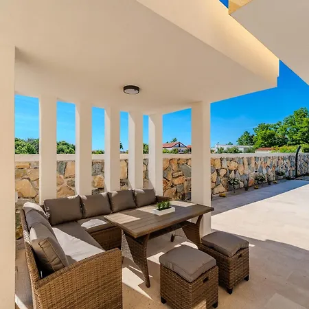 New Luxury With Private Pool - By Ta Leut Agency 빌라 *