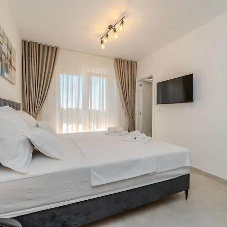 New Luxury With Private Pool - By Ta Leut Agency *