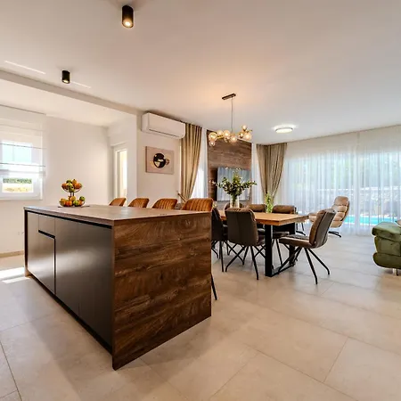 New Luxury With Private Pool - By Ta Leut Agency Βίλα *