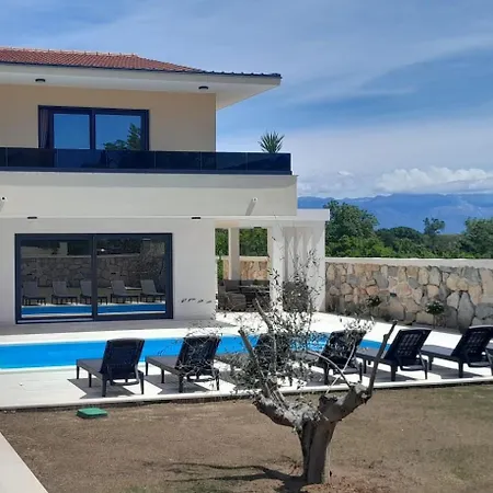 New Luxury With Private Pool - By Ta Leut Agency *