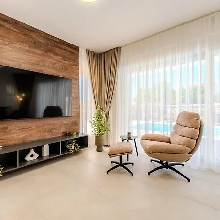 Βίλα New Luxury With Private Pool - By Ta Leut Agency