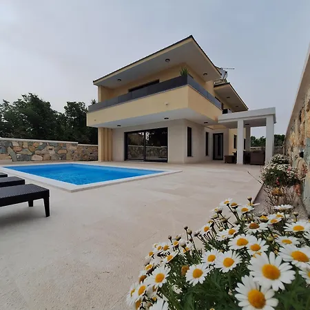 New Luxury With Private Pool - By Ta Leut Agency 빌라 *