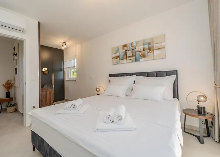 New Luxury With Private Pool - By Ta Leut Agency *