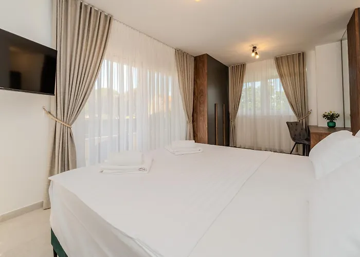 New Luxury With Private Pool - By Ta Leut Agency *