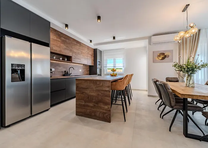 New Luxury With Private Pool - By Ta Leut Agency