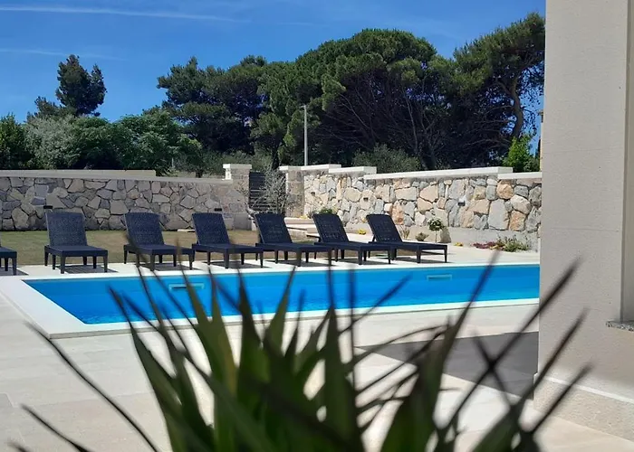 New Luxury With Private Pool - By Ta Leut Agency *