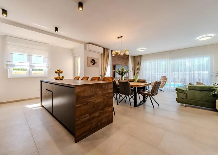 New Luxury With Private Pool - By Ta Leut Agency 빌라 *