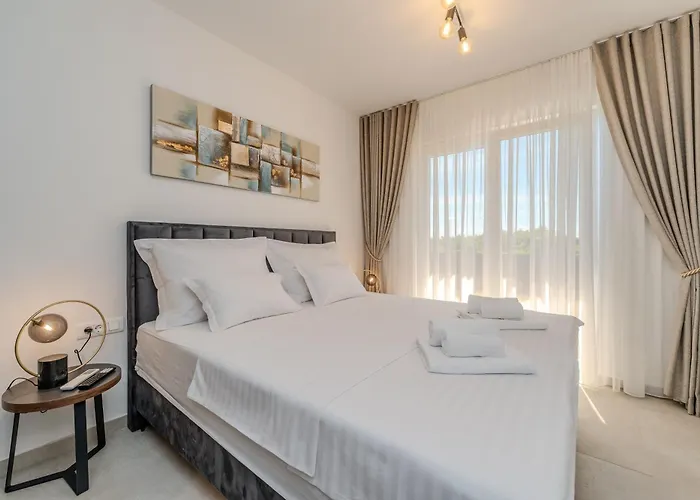 Villa New Luxury With Private Pool - By Ta Leut Agency