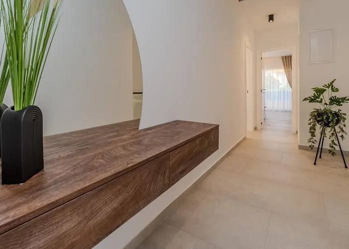 New Luxury With Private Pool - By Ta Leut Agency *