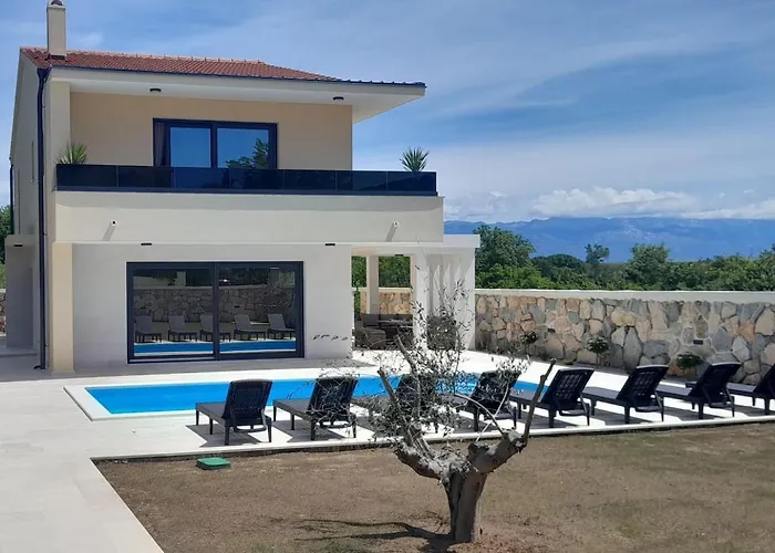 New Luxury With Private Pool - By Ta Leut Agency *