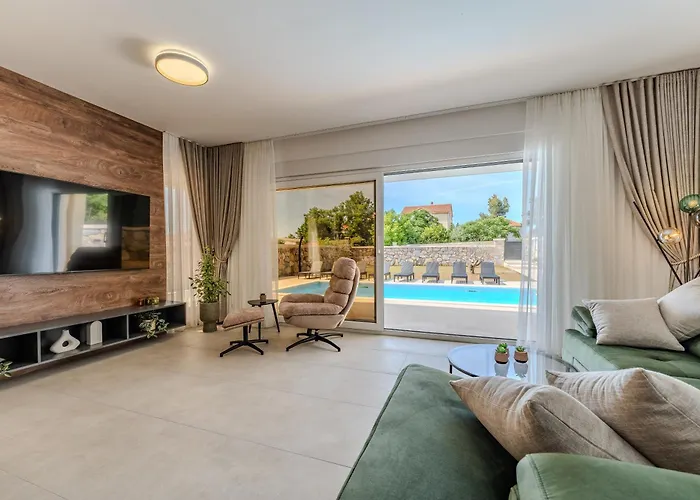 New Luxury With Private Pool - By Ta Leut Agency