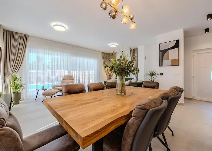 New Luxury With Private Pool - By Ta Leut Agency Villa *