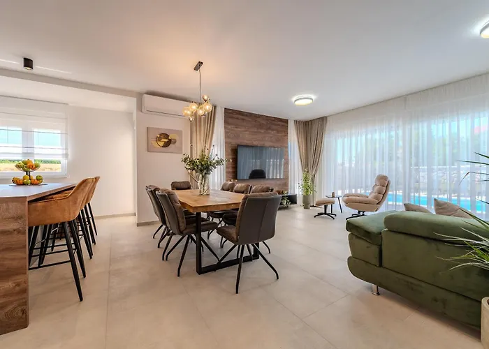 New Luxury With Private Pool - By Ta Leut Agency *