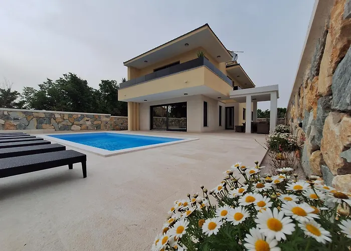 New Luxury With Private Pool - By Ta Leut Agency 빌라 *