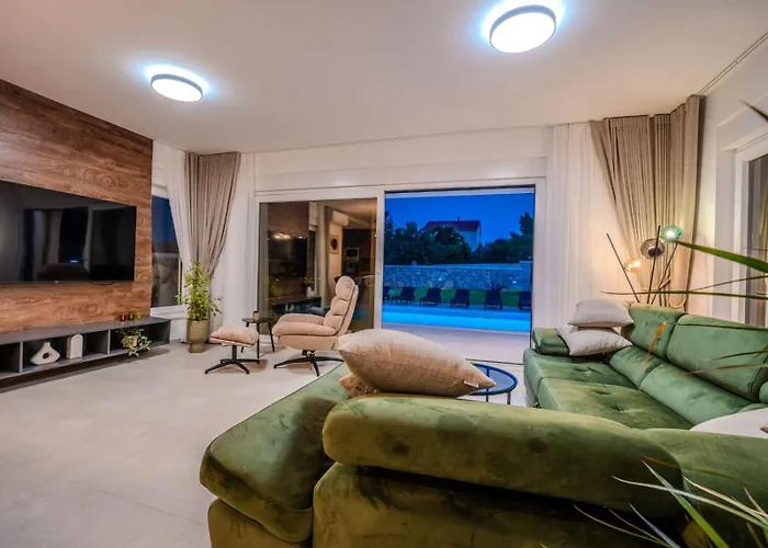 New Luxury With Private Pool - By Ta Leut Agency Villa *