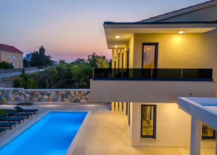 New Luxury With Private Pool - By Ta Leut Agency *