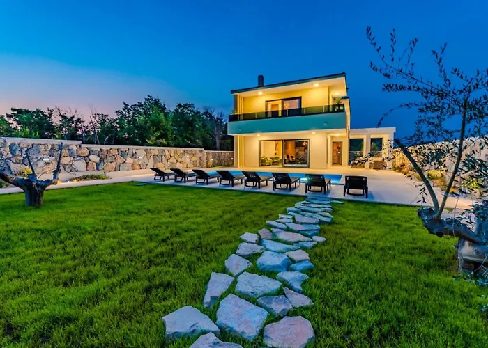 Villa New Luxury With Private Pool - By Ta Leut Agency *